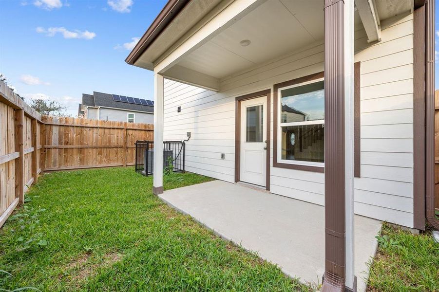 Come and see this lovley backyard with its beautiful covered patio. There is plenty of room for the kids to play and adults to relax! Perfect for your outdoor living space, patio furniture, bbq pit, and so much more. The possibilities are endless!