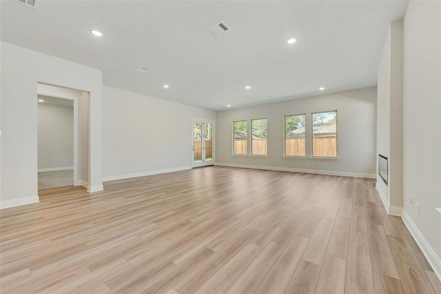 Spacious, unfurnished interior of a new home in Bayside, Rowlett (Image 16).