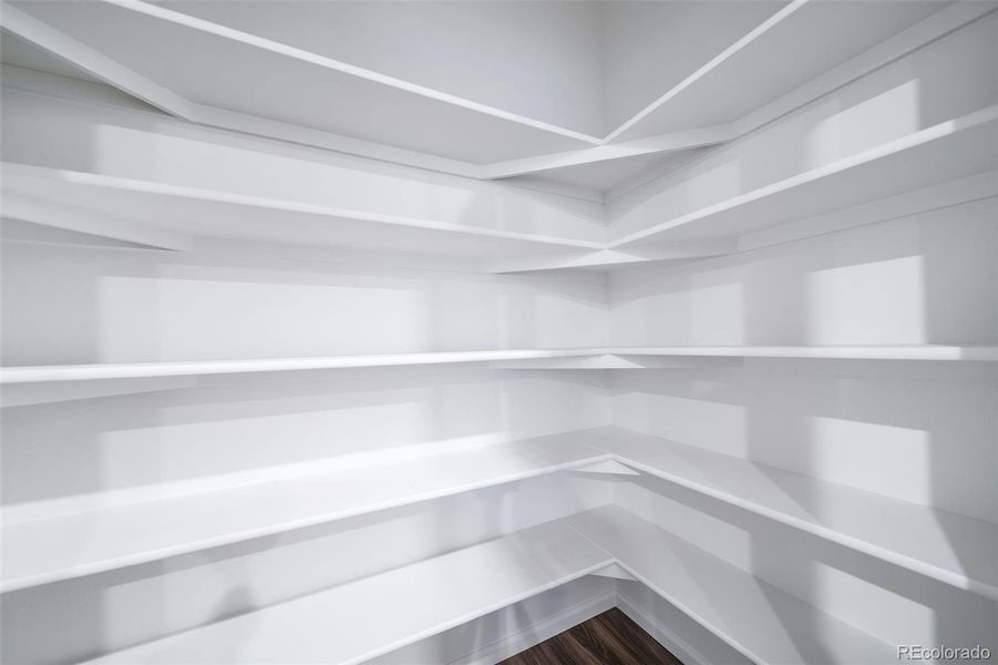 Spacious, unfurnished interior of a new home in , Aurora (Image 20).