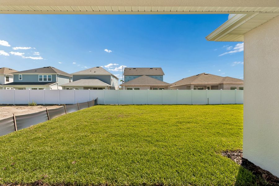 Exterior details and patio area of a home in Eastlyn, Bradenton (Image 4).