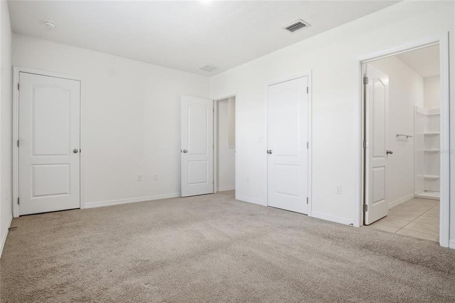 Spacious, unfurnished interior of a new home in , Davenport (Image 14).