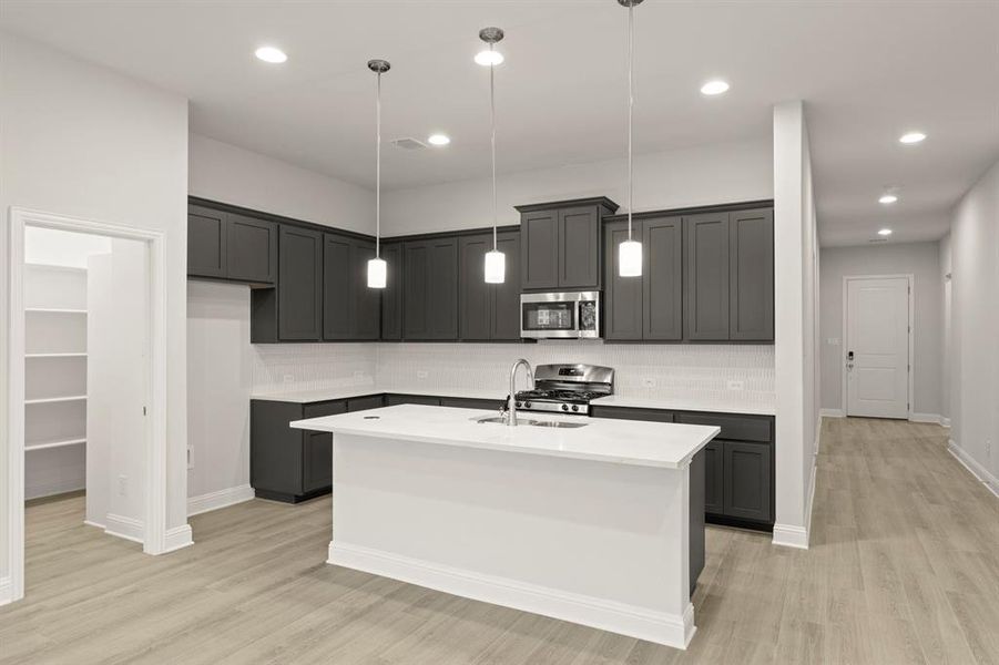 12. 1232 Redcoat - Kitchen (2)