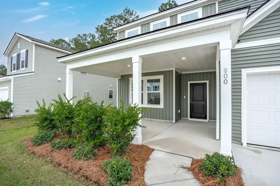 Exterior details and patio area of a home in Bradford Pointe, Summerville (Image 20).
