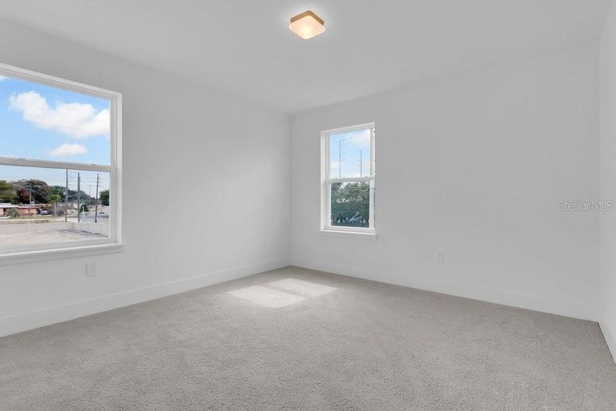 Spacious, unfurnished interior of a new home in Yucatan Gardens, Orlando (Image 23).