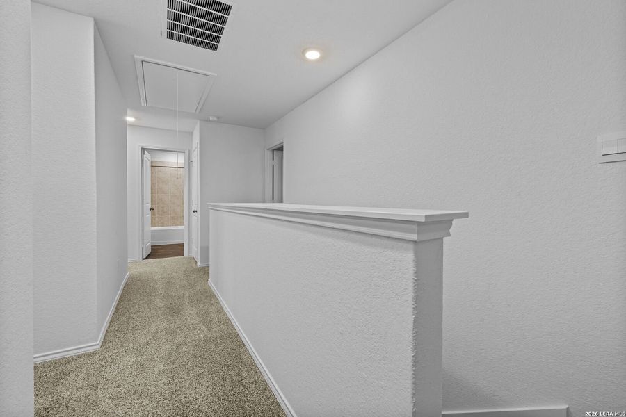 Spacious, unfurnished interior of a new home in Avenida, Converse (Image 15).