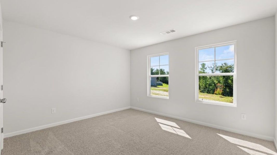 Spacious, unfurnished interior of a new home in Falcon Landing, Gainesville (Image 12).