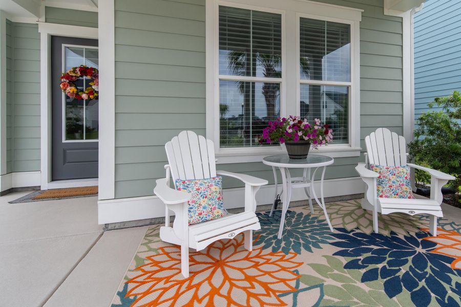 Exterior details and patio area of a home in Carnes Crossroads, Summerville (Image 3).