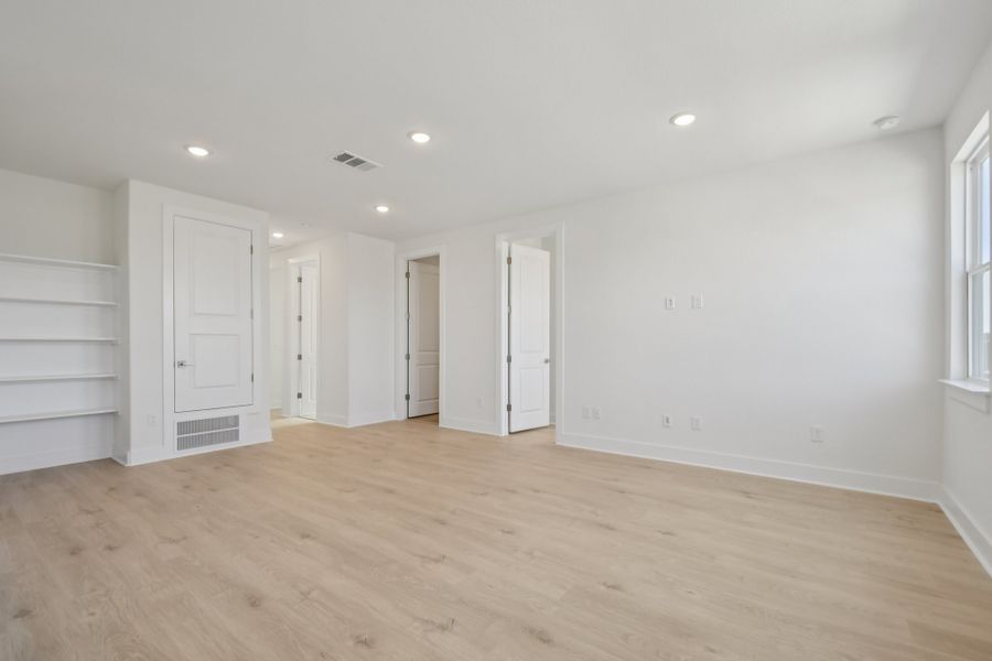 Spacious, unfurnished interior of a new home in Foxfield, Austin (Image 38).