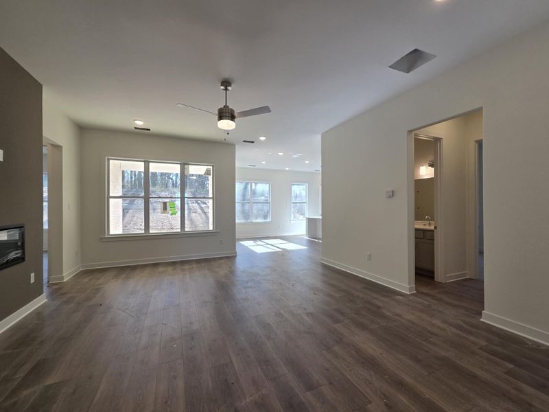 Spacious, unfurnished interior of a new home in Twin Oaks, Oakland (Image 12).