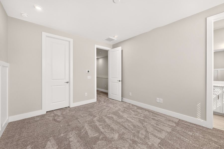 Spacious, unfurnished interior of a new home in Context at Oakhurst, Charlotte (Image 32). Spacious, unfurnished interior of a new home in Context at Oakhurst, Charlotte (Image 32).