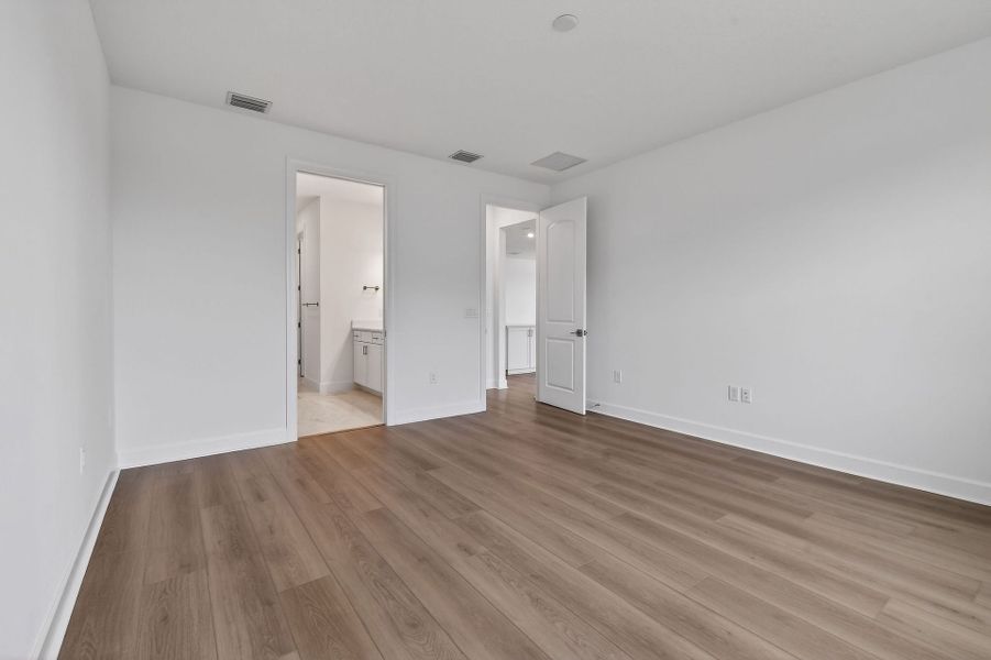 Spacious, unfurnished interior of a new home in Del Webb Tradition, Port St. Lucie (Image 68).