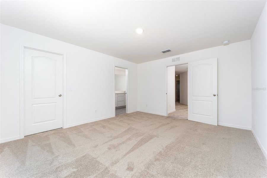 Spacious, unfurnished interior of a new home in Sol Vista, Dundee (Image 14).