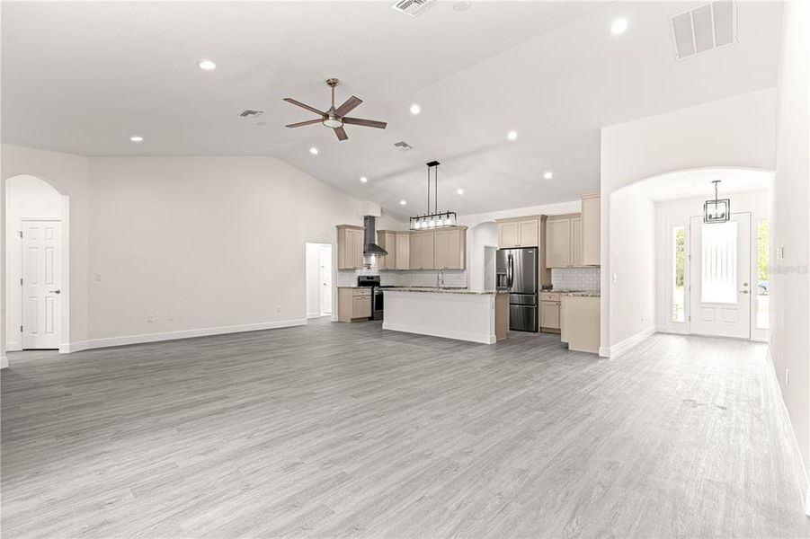 Spacious, unfurnished interior of a new home in , Dunnellon (Image 30).