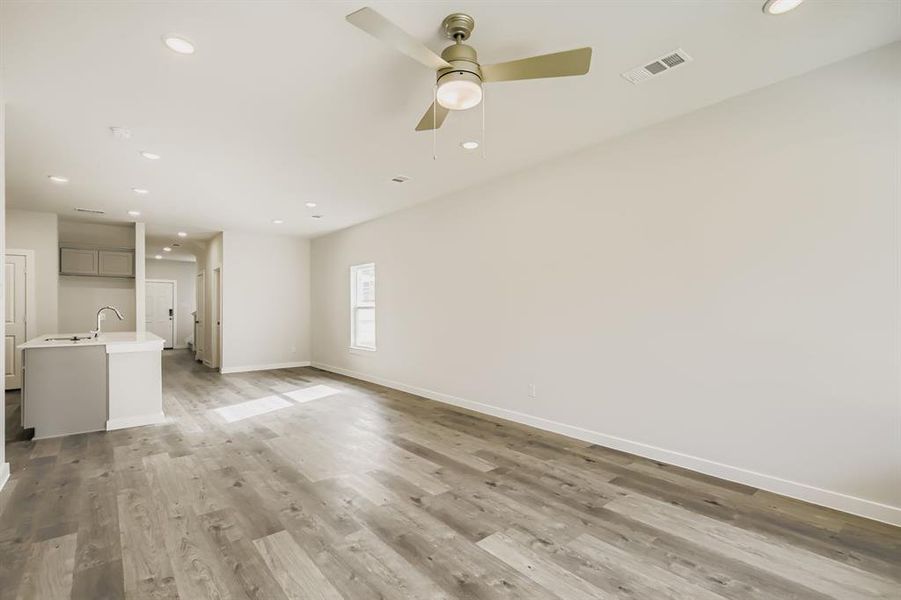 Spacious, unfurnished interior of a new home in Ambergrove, Royse City (Image 24).