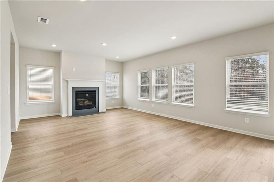 Spacious, unfurnished interior of a new home in Creekside at Oxford Park, Fairburn (Image 37). Spacious, unfurnished interior of a new home in Creekside at Oxford Park, Fairburn (Image 37).