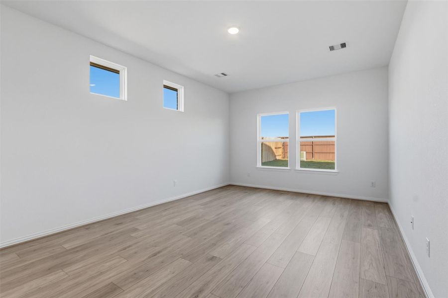 Spacious, unfurnished interior of a new home in Oakwood Estates, Waller (Image 14).