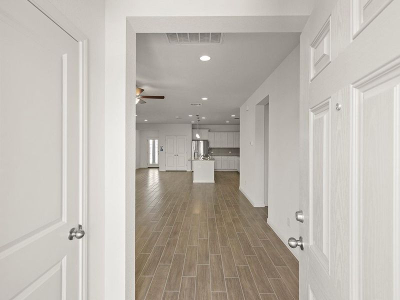 Spacious, unfurnished interior of a new home in Cool Water at Sonterra, Jarrell (Image 15).
