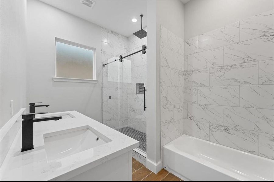 Primary bedroom en-suite bath w/ tub and shower combo Primary bedroom en-suite bath w/ tub and shower combo