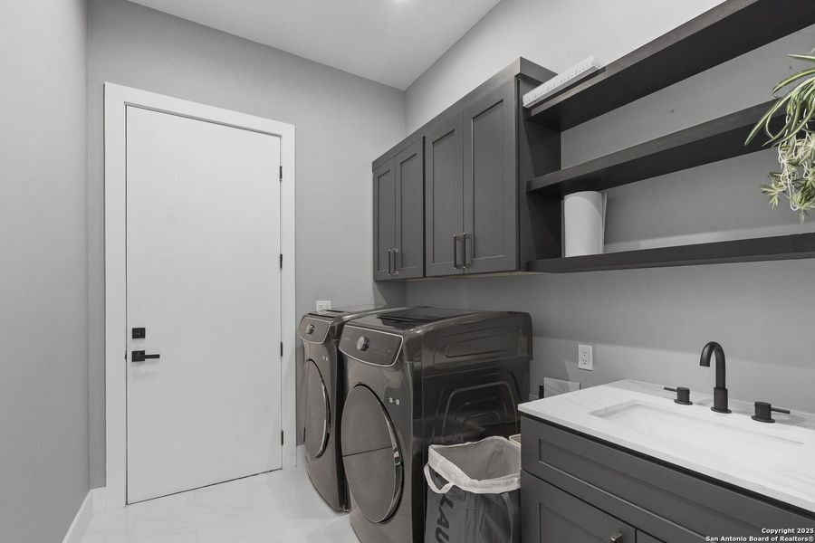 Furnished interior view inside a new home in , Spring Branch (Image 39).