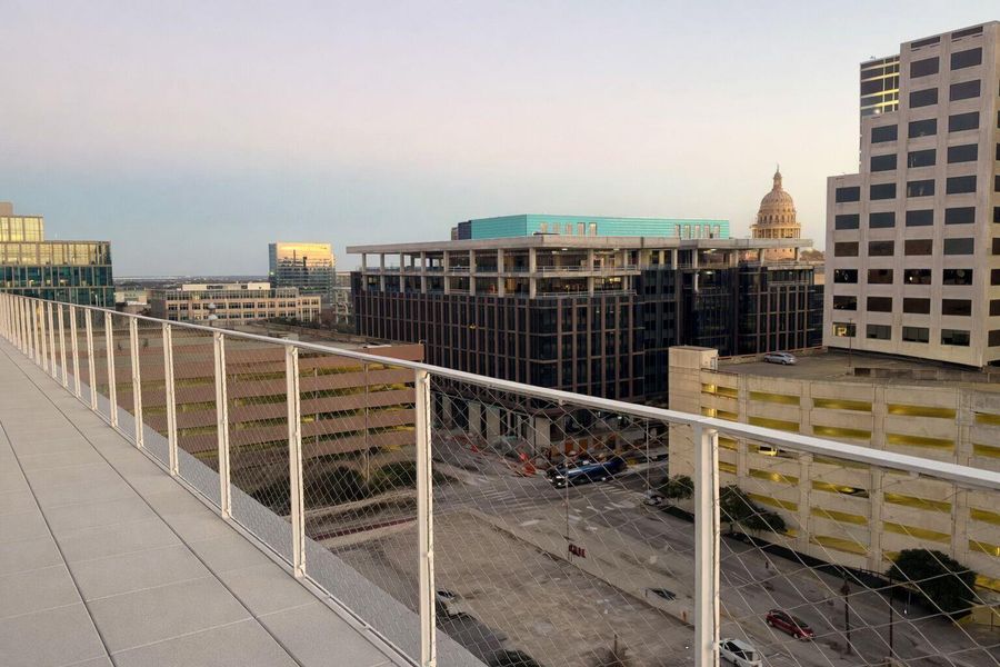 Condo located in Austin, TX showcasing its design and architecture (Image 4).