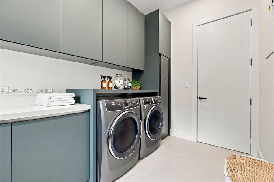 Furnished interior view inside a new home in , South Miami (Image 15).