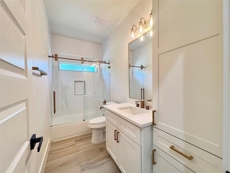 2nd. Full Bathroom between Bedroom 2 & Bedroom 3.