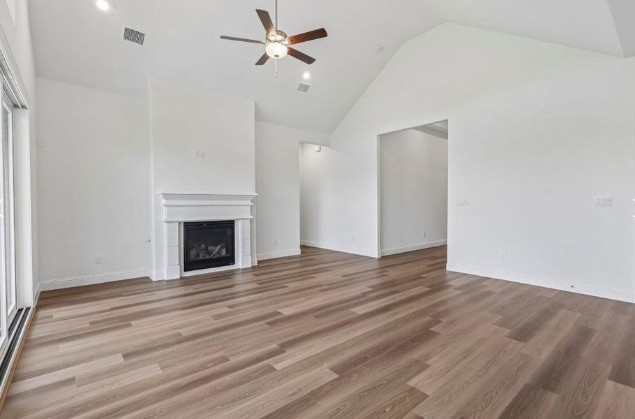 Spacious, unfurnished interior of a new home in The Grand Prairie 60', Hockley (Image 17).