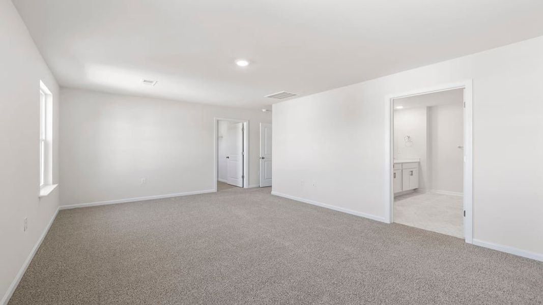 Spacious, unfurnished interior of a new home in Cedar Gap, Fountain Inn (Image 29).