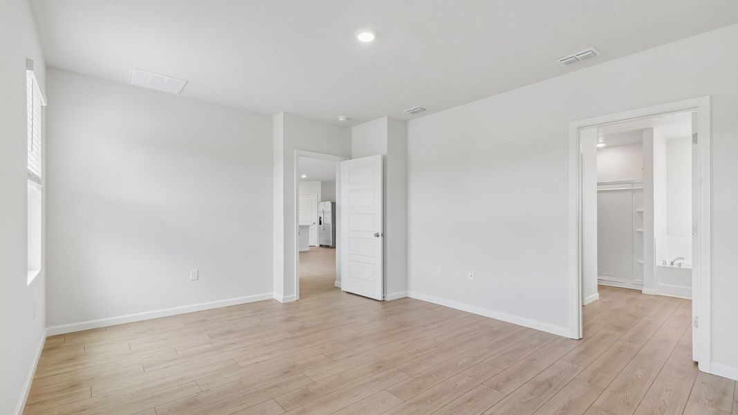 Spacious, unfurnished interior of a new home in Port St. Lucie Spot Lots, Port St. Lucie (Image 17).