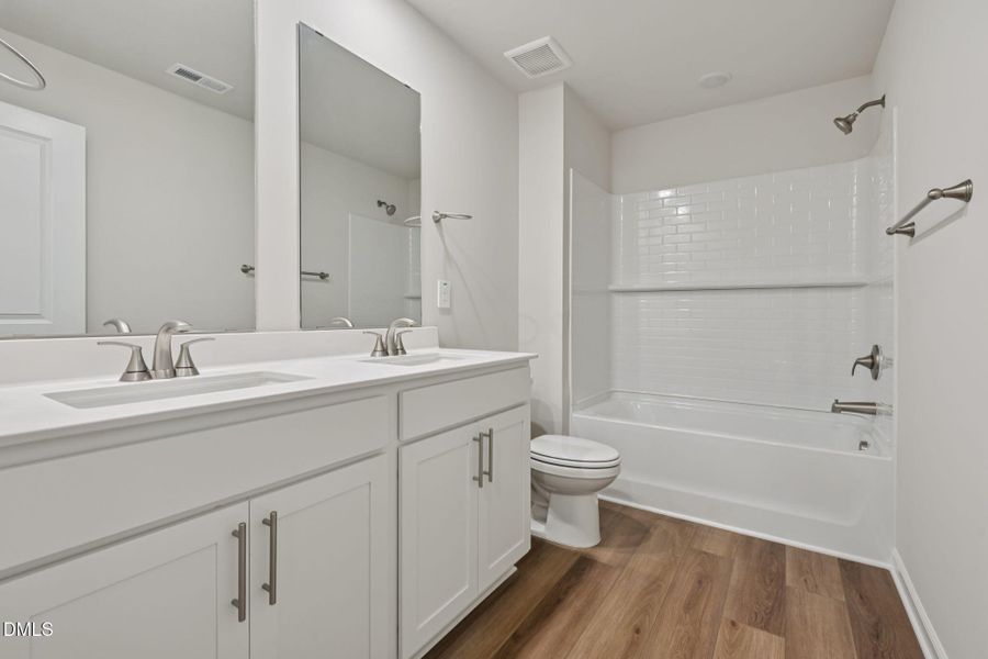 37-web-or-mls-Raleigh - Oak Manor - 744