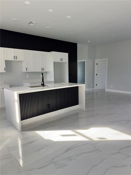 Spacious, unfurnished interior of a new home in , Lehigh Acres (Image 12).