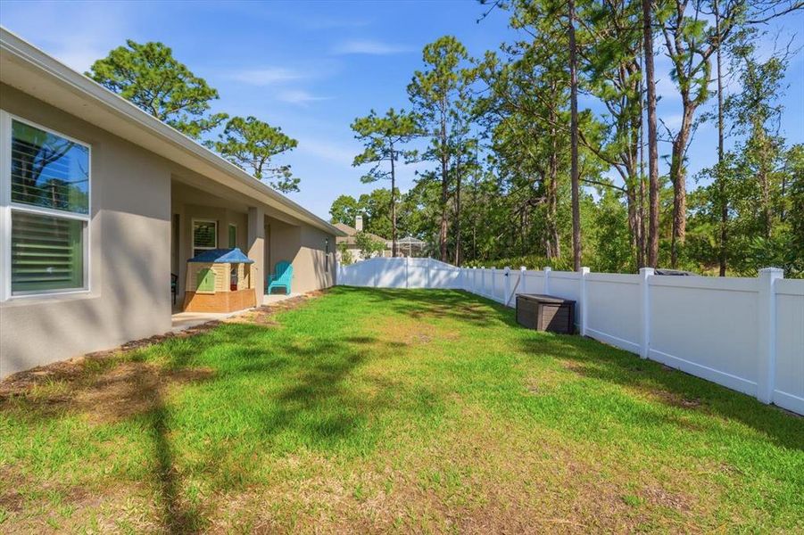 Exterior details and patio area of a home in , Homosassa (Image 25).
