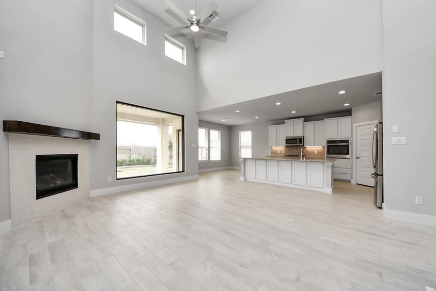 Spacious, unfurnished interior of a new home in Sunterra, Katy (Image 22). Spacious, unfurnished interior of a new home in Sunterra, Katy (Image 22).