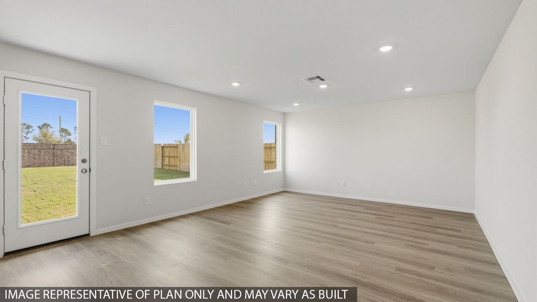 Spacious, unfurnished interior of a new home in Lexington Heights, Willis (Image 14).