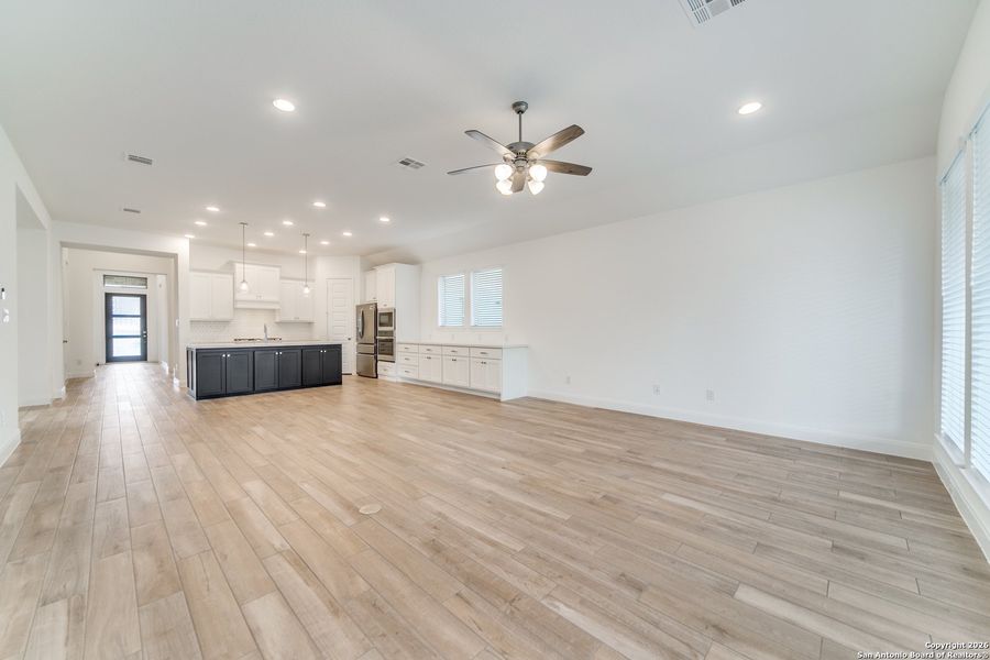 Spacious, unfurnished interior of a new home in , New Braunfels (Image 19).