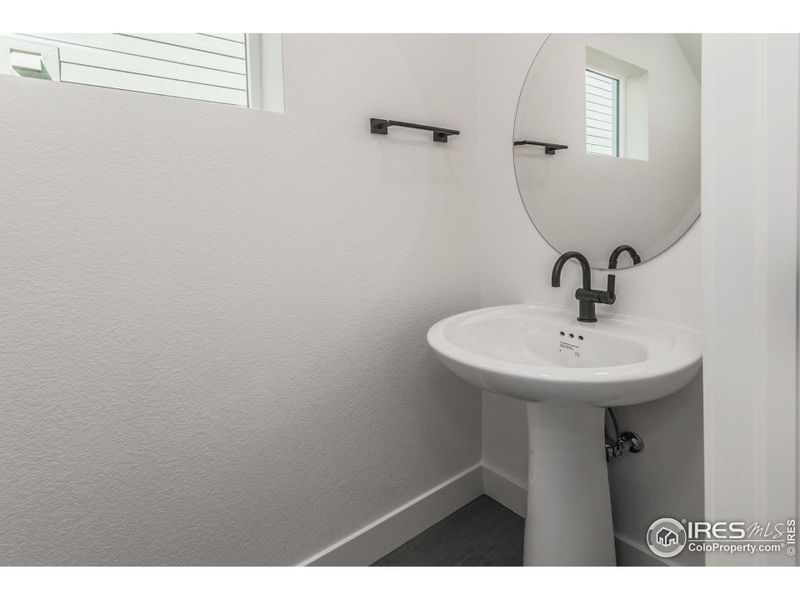 EXAMPLE PHOTO: POWDER BATH