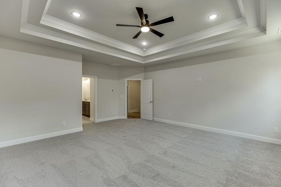 Spacious, unfurnished interior of a new home in , Bishop (Image 49).