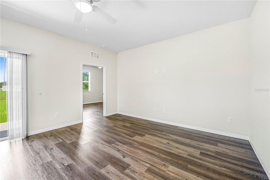 Spacious, unfurnished interior of a new home in , Weeki Wachee (Image 39).