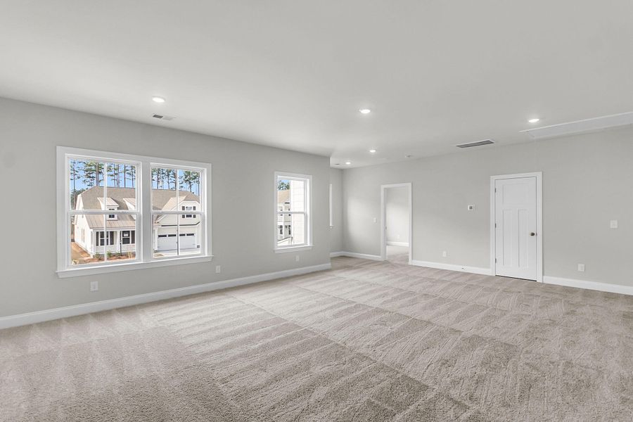 Spacious, unfurnished interior of a new home in Tidewater at Lakes of Cane Bay, Summerville (Image 43).