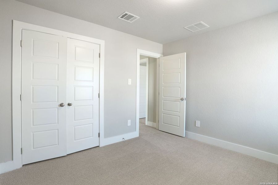 Spacious, unfurnished interior of a new home in Lark Canyon, New Braunfels (Image 30).