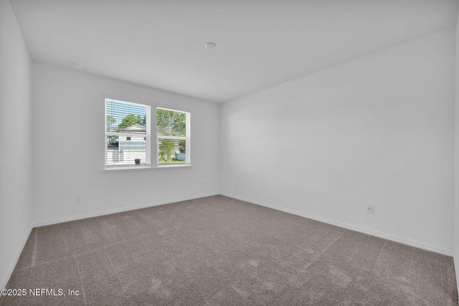 Spacious, unfurnished interior of a new home in Bradley Creek, Green Cove Springs (Image 38).