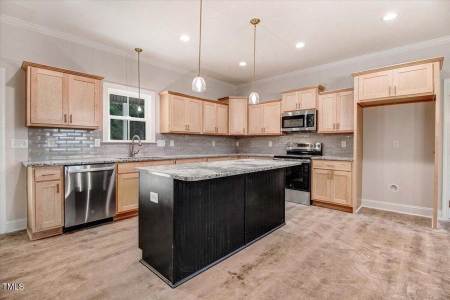 11-283 Paul Hare Rd-11