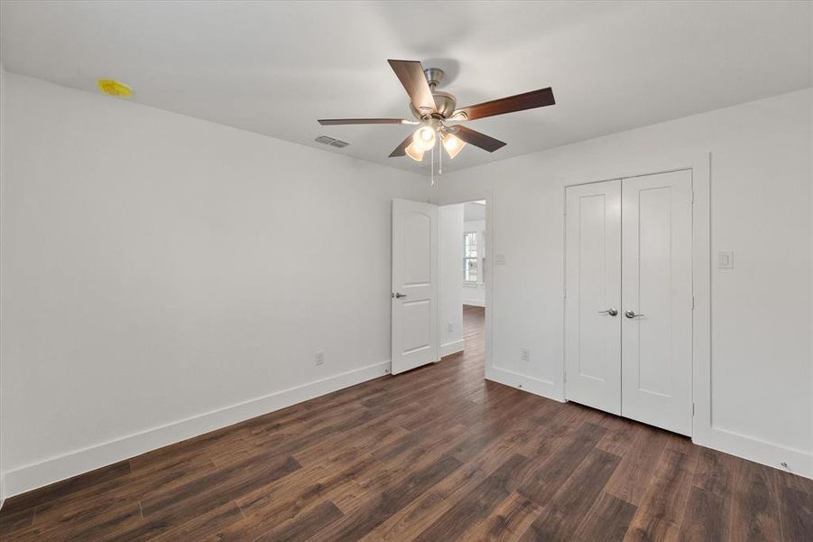 Spacious, unfurnished interior of a new home in , Kerens (Image 18).