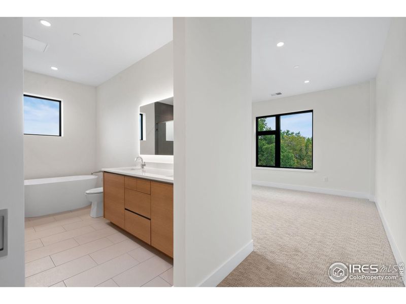 Ensuite in the primary bedroom