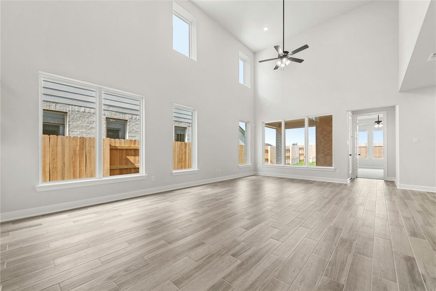 Spacious, unfurnished interior of a new home in Elyson - 40', Katy (Image 15).