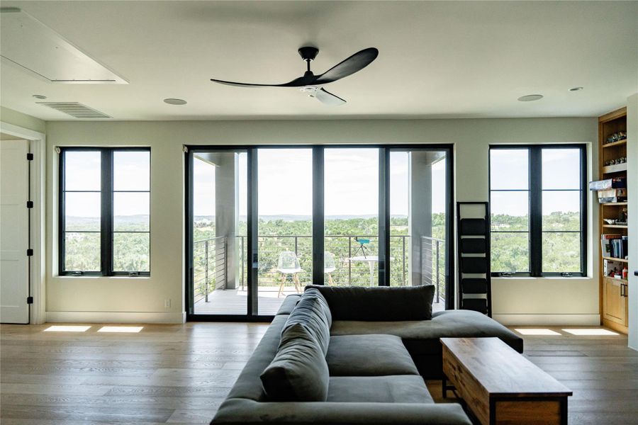 Furnished interior view inside a new home in , Blanco (Image 9).