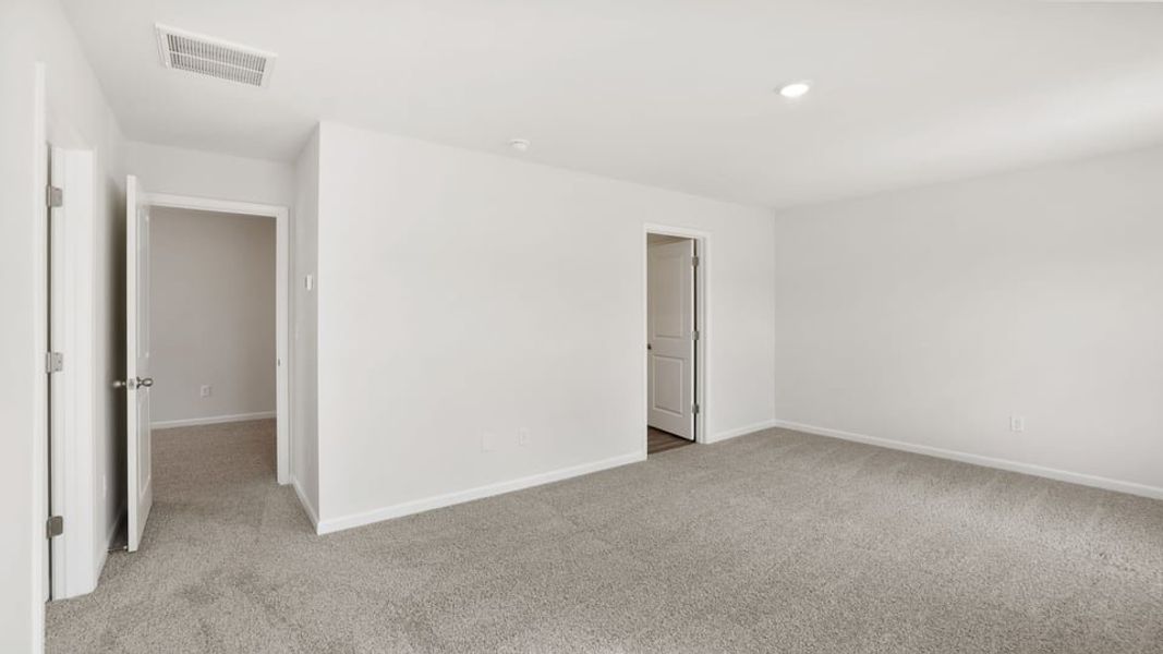 Spacious, unfurnished interior of a new home in Seneca Falls, Seneca (Image 32).