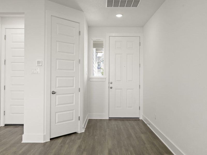 Spacious, unfurnished interior of a new home in Avery Centre, Round Rock (Image 12).