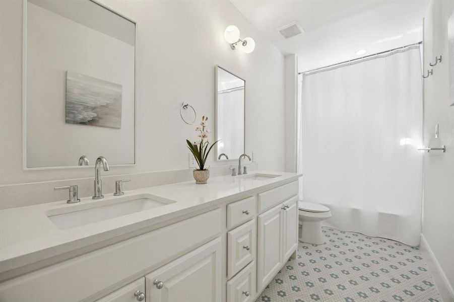 Furnished interior view inside a new home in , Dallas (Image 15).