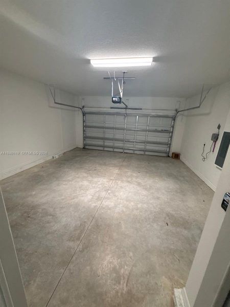 Spacious, unfurnished interior of a new home in , Land O' Lakes (Image 19).